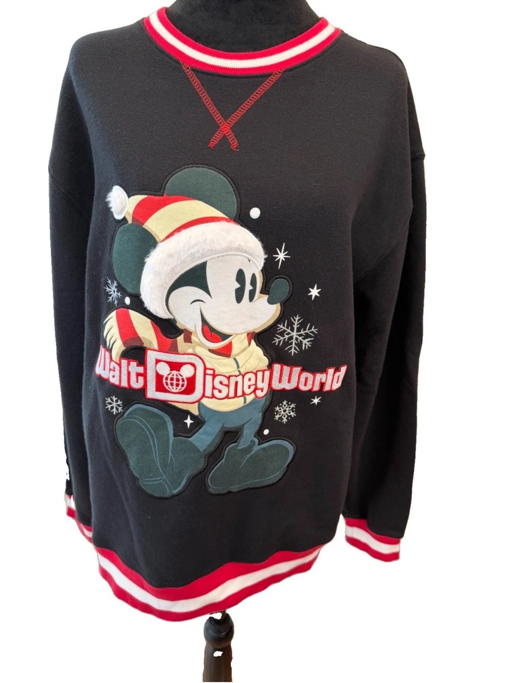 Walt Disney world holiday Mickey Mouse black crewneck sweatshirt size M Christma